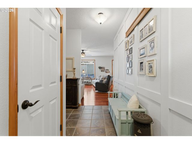 38791 SAWYER St, Sandy, OR 97055