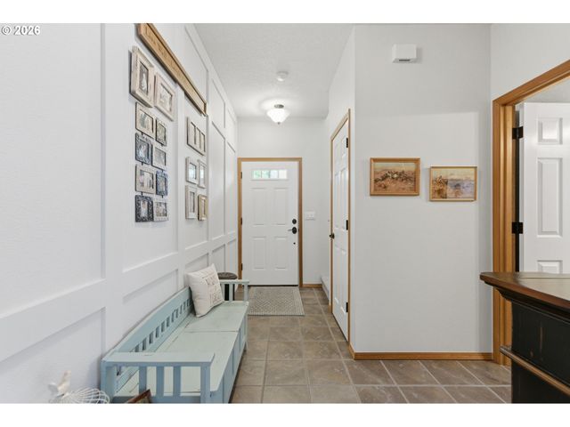 38791 SAWYER St, Sandy, OR 97055