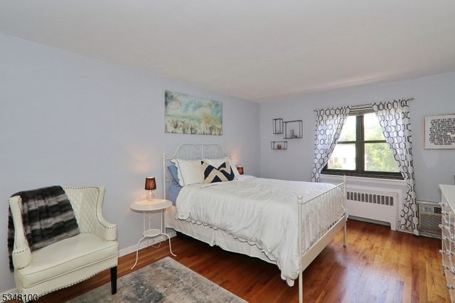 37 SANDRA CIRCLE, Westfield Town, NJ 07090