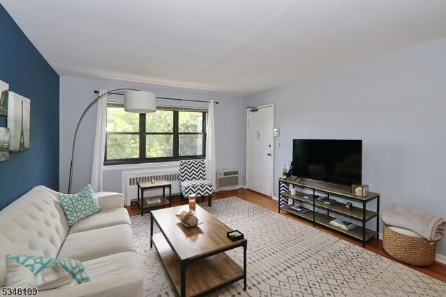 37 SANDRA CIRCLE, Westfield Town, NJ 07090