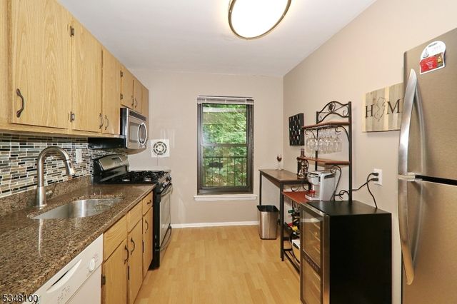 37 SANDRA CIRCLE, Westfield Town, NJ 07090