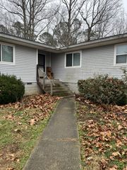 1050 Valley View Rd, Ashland City, TN 37015