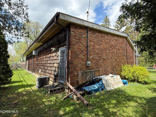 605 Custer Drive, Toledo, OH 43612