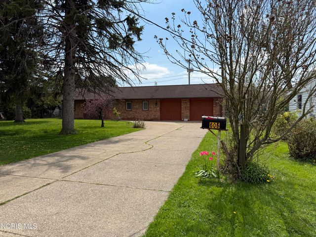 605 Custer Drive, Toledo, OH 43612
