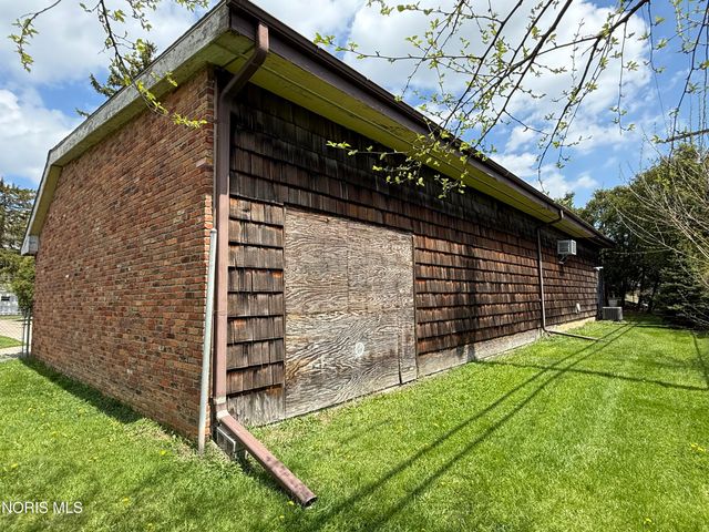 605 Custer Drive, Toledo, OH 43612