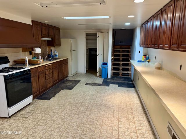 605 Custer Drive, Toledo, OH 43612