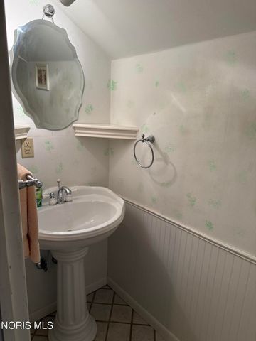 605 Custer Drive, Toledo, OH 43612