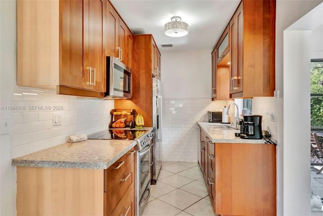 1224 NE 182nd St 1224, North Miami Beach, FL 33162