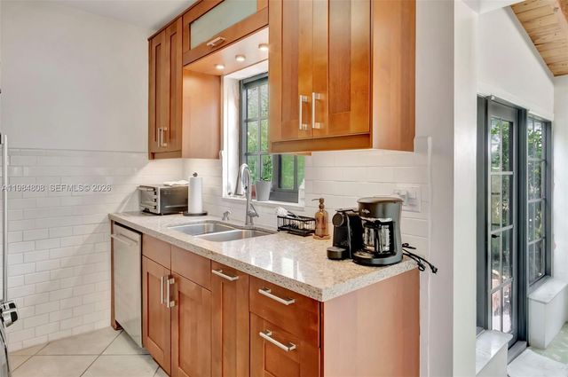 1224 NE 182nd St 1224, North Miami Beach, FL 33162