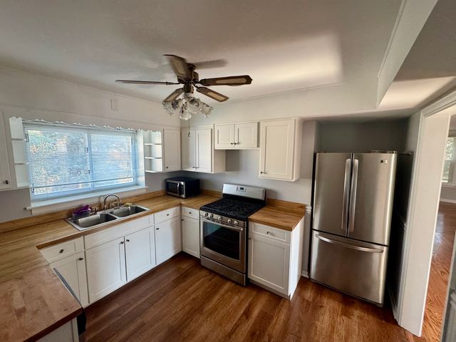 10324 Canterbury Street 1, Westchester, IL 60154
