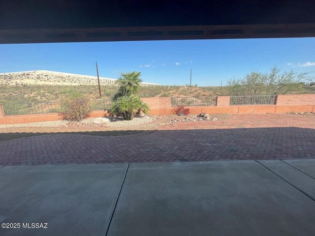 1820 W Camino Urbano, Green Valley, AZ 85622