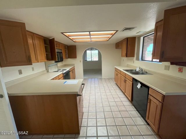 1820 W Camino Urbano, Green Valley, AZ 85622