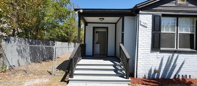 7905 PAUL JONES Drive, Jacksonville, FL 32208