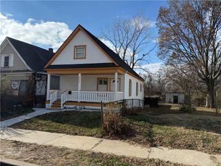 2330 Mersington Avenue, Kansas City, MO 64127