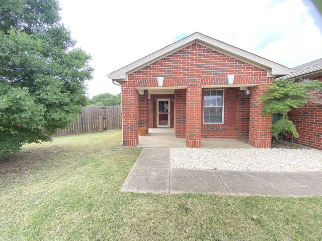 8016 Meadow View Trail, Fort Worth, TX 76120