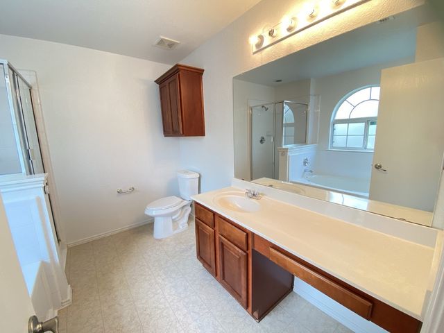 8016 Meadow View Trail, Fort Worth, TX 76120