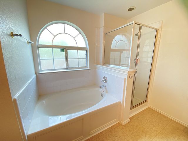 8016 Meadow View Trail, Fort Worth, TX 76120