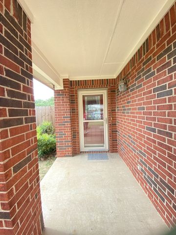 8016 Meadow View Trail, Fort Worth, TX 76120