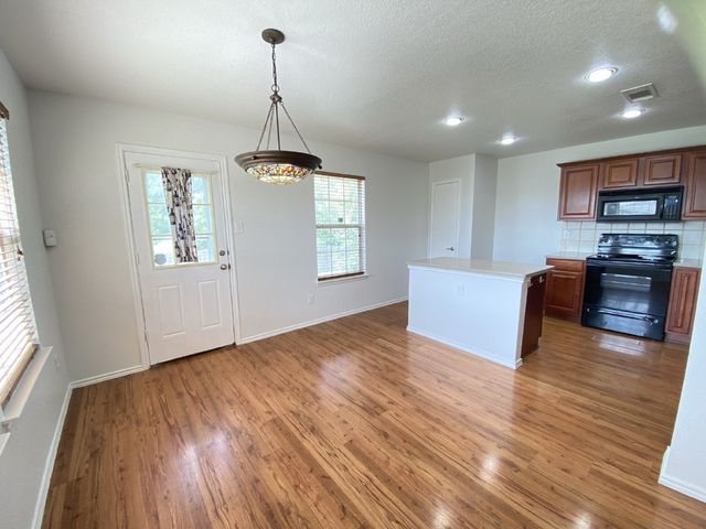 8016 Meadow View Trail, Fort Worth, TX 76120