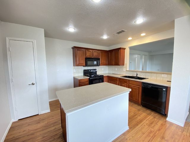 8016 Meadow View Trail, Fort Worth, TX 76120