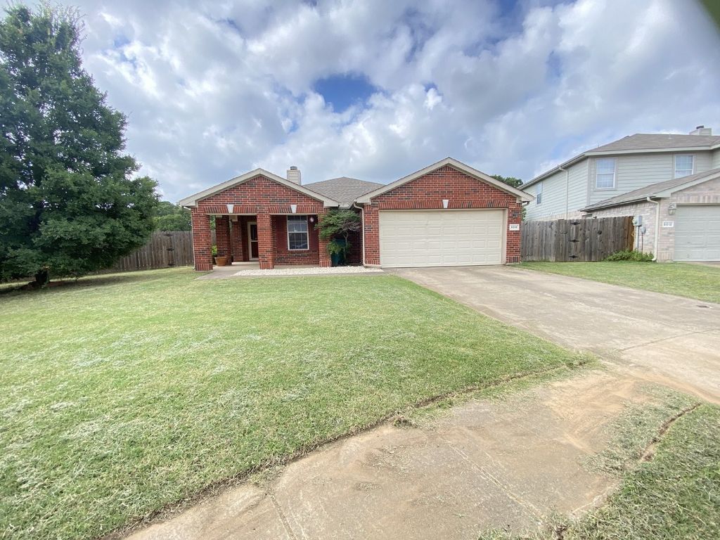 8016 Meadow View Trail, Fort Worth, TX 76120