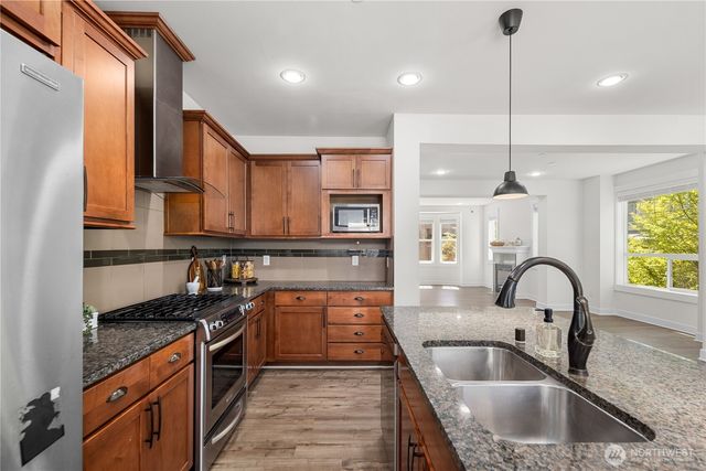 1382 Chelssea Walk NE, Issaquah, WA 98029