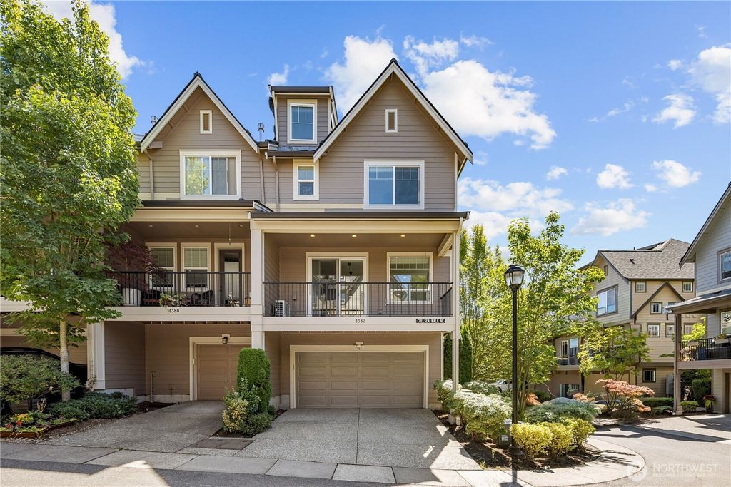 1382 Chelssea Walk NE, Issaquah, WA 98029