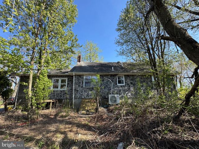 409 RIDGE RD, Southampton, NJ 08088