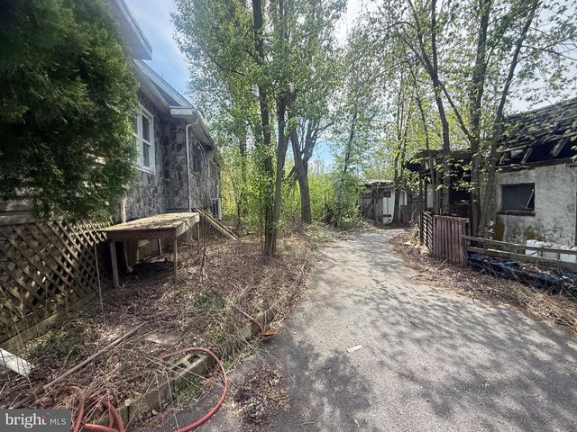 409 RIDGE RD, Southampton, NJ 08088