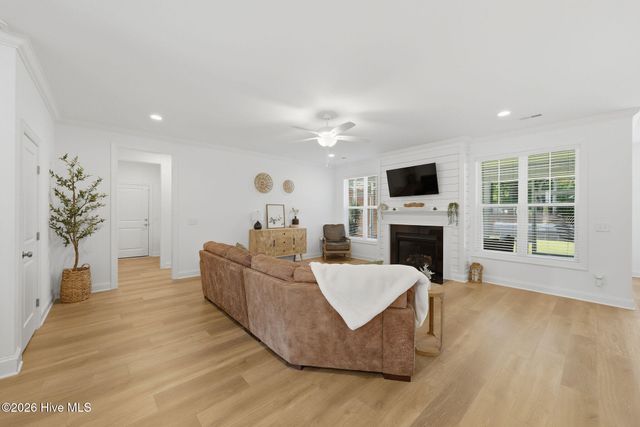 198 Man O War Lane, Hampstead, NC 28443