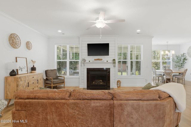 198 Man O War Lane, Hampstead, NC 28443