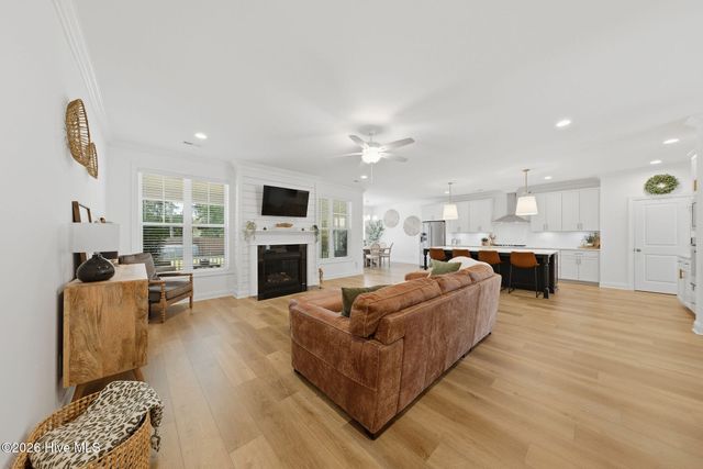 198 Man O War Lane, Hampstead, NC 28443