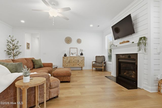 198 Man O War Lane, Hampstead, NC 28443