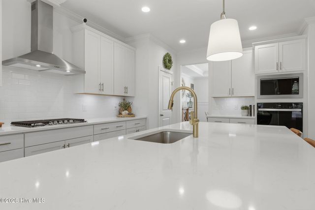 198 Man O War Lane, Hampstead, NC 28443
