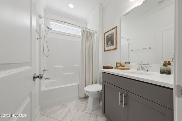 198 Man O War Lane, Hampstead, NC 28443