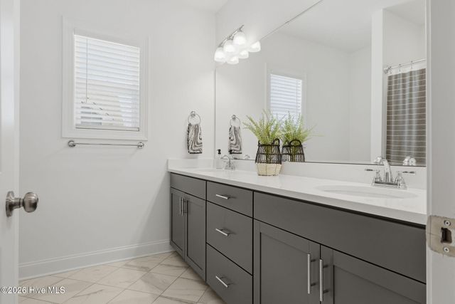 198 Man O War Lane, Hampstead, NC 28443