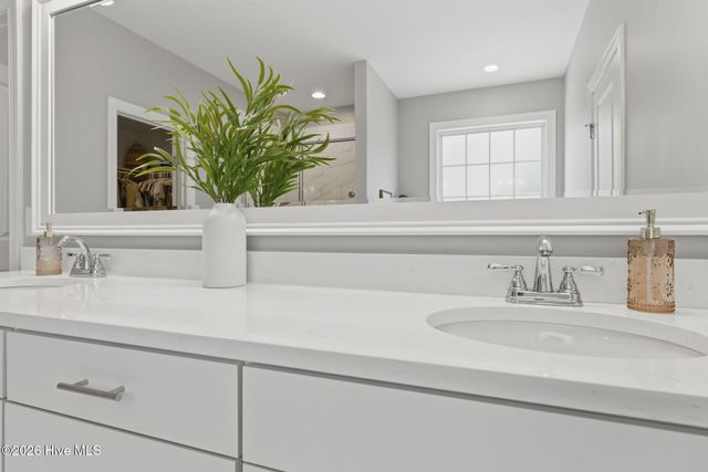 198 Man O War Lane, Hampstead, NC 28443