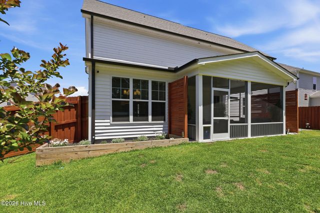 198 Man O War Lane, Hampstead, NC 28443