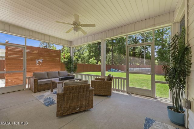 198 Man O War Lane, Hampstead, NC 28443