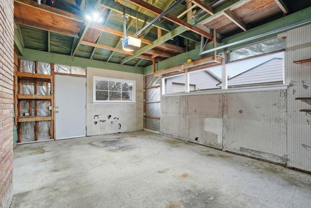 5619 N FOTHERINGHAM St, Spokane, WA 99205