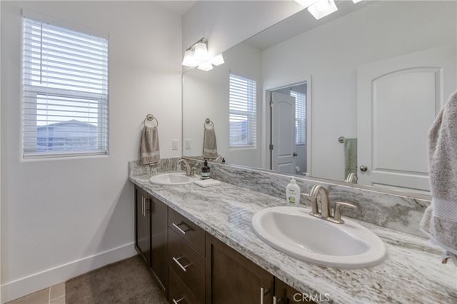 1042 Beaver Pond, Madera, CA 93636