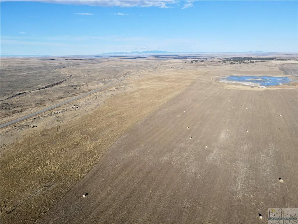 Butler Ranch on HWY 3, Broadview, MT 59046 photo 2