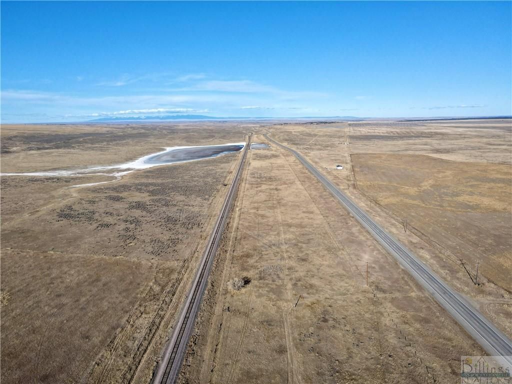 Butler Ranch on HWY 3, Broadview, MT 59046 photo 6