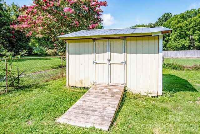 316 S Race Street, Statesville, NC 28677