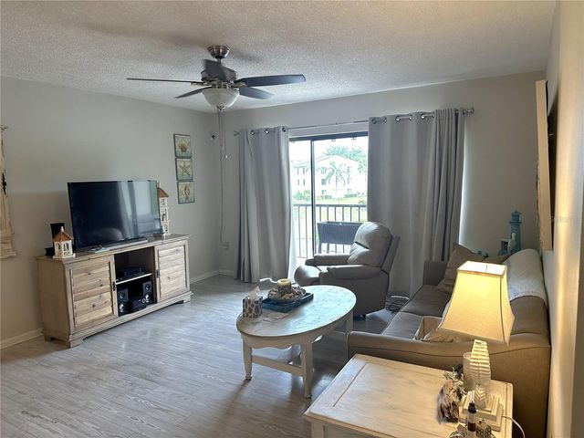 1871 PINE RIDGE WAY W 2E, Palm Harbor, FL 34684