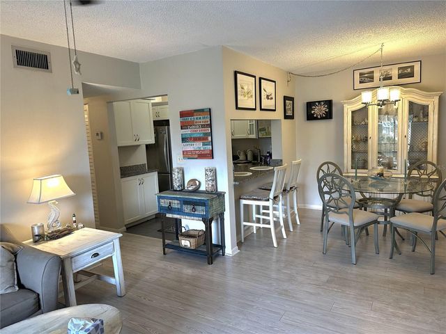1871 PINE RIDGE WAY W 2E, Palm Harbor, FL 34684