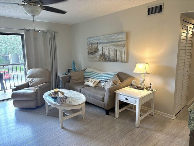 1871 PINE RIDGE WAY W 2E, Palm Harbor, FL 34684