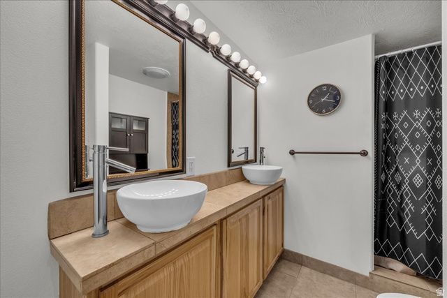 5 S MAIN ST, Ivins, UT 84738