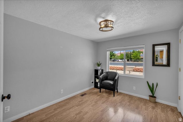 5 S MAIN ST, Ivins, UT 84738