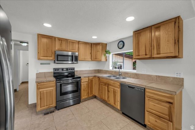 5 S MAIN ST, Ivins, UT 84738